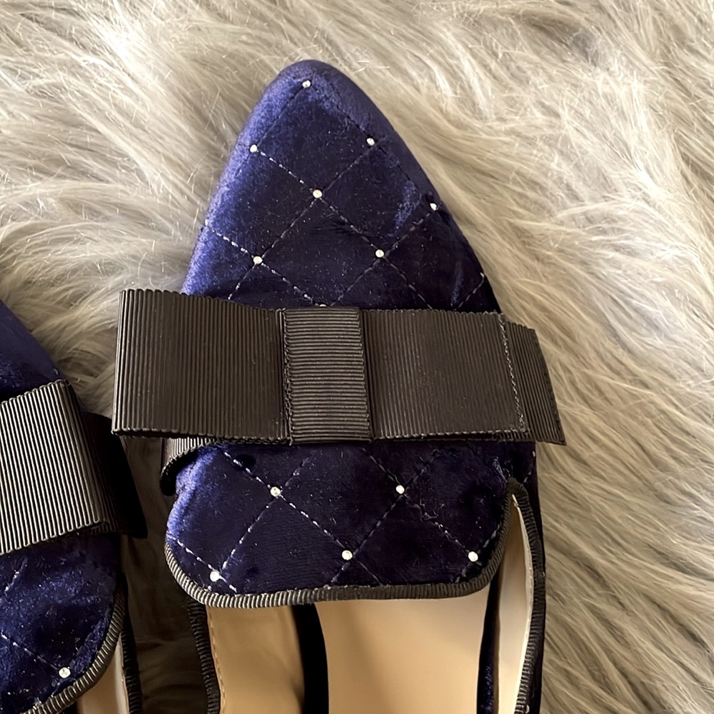Ann Taylor Suede pointed toe Flats/Loafer - Picture 3 of 6